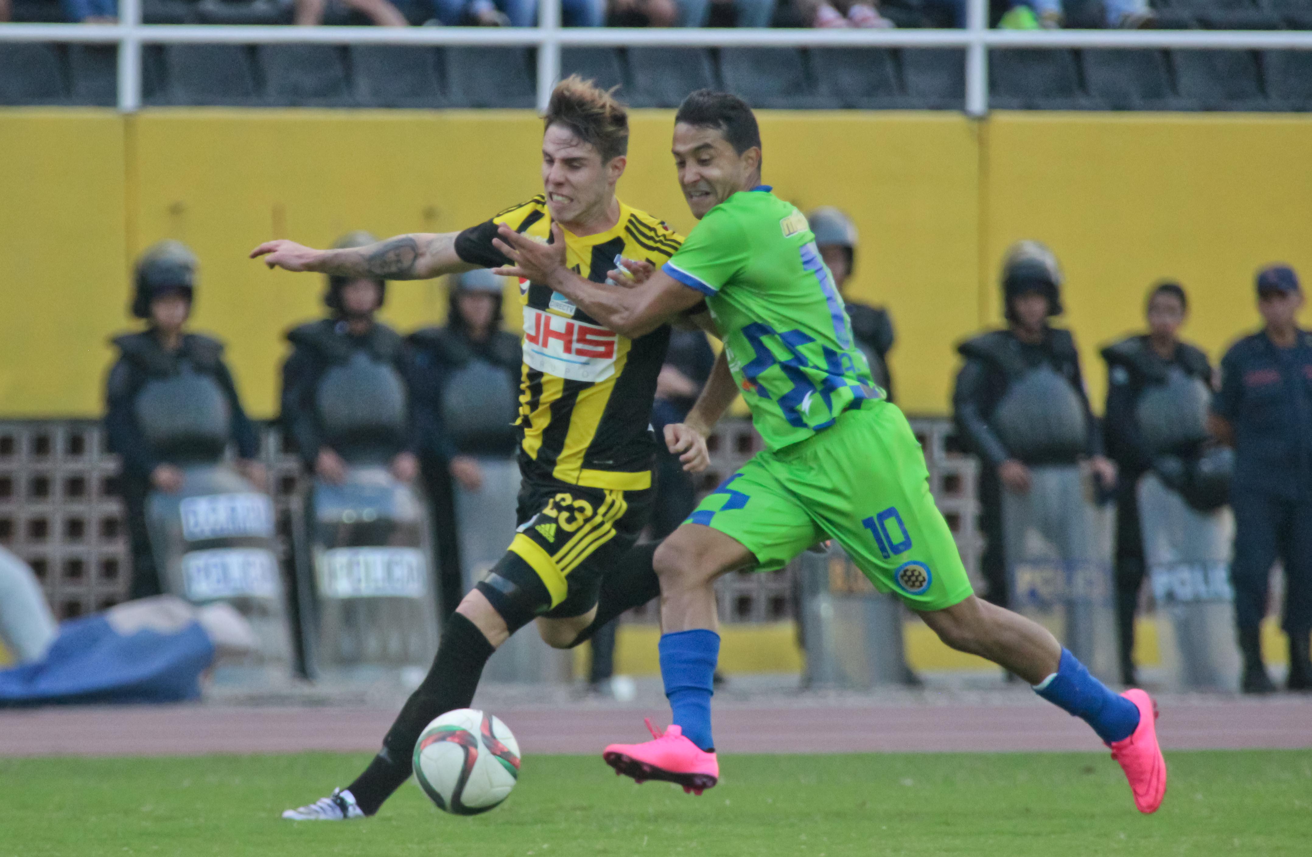 Dany Febles durante el juego disputato ante Mineros. foto: prensa Dvo. Táchira.