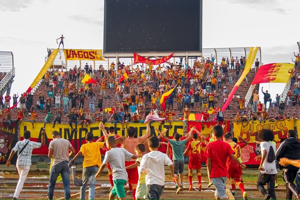 Los jugadores del DANZ celebran su pase a la final con sus hinchas. Foto: prensa DANZ